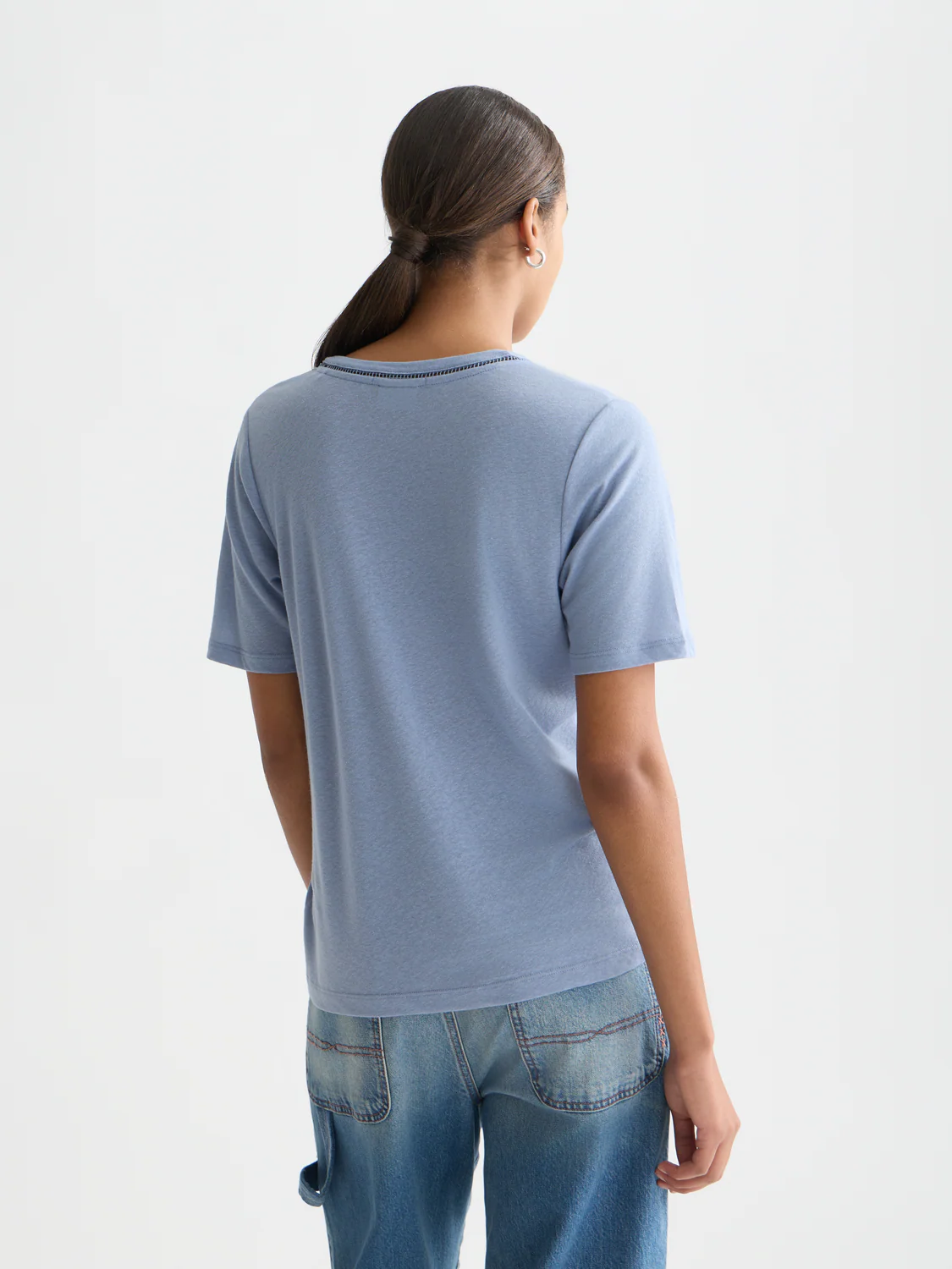 Linen V-neck T-shirt - Image 4