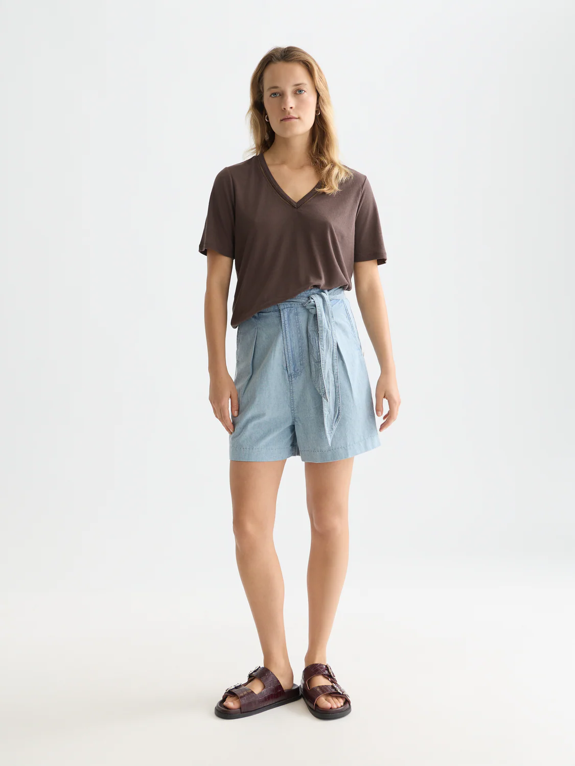 Linen V-neck T-shirt - Image 9
