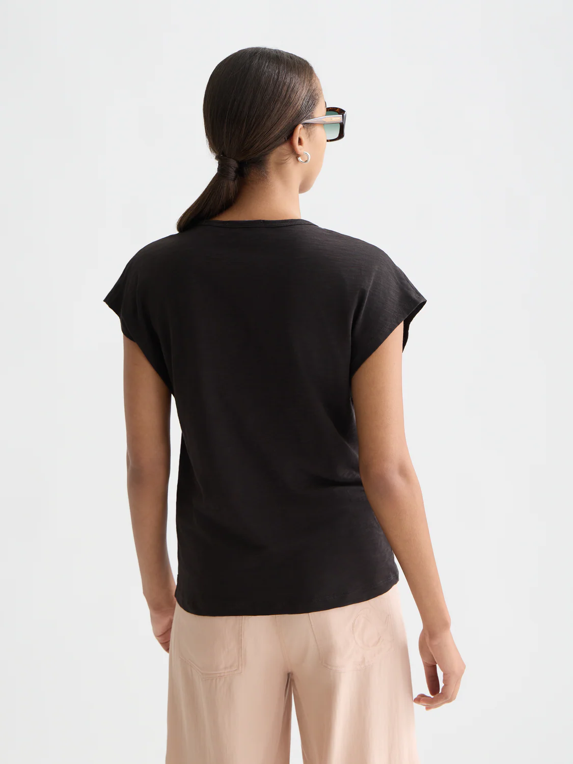 Embroidered V-neck T-shirt - Image 4
