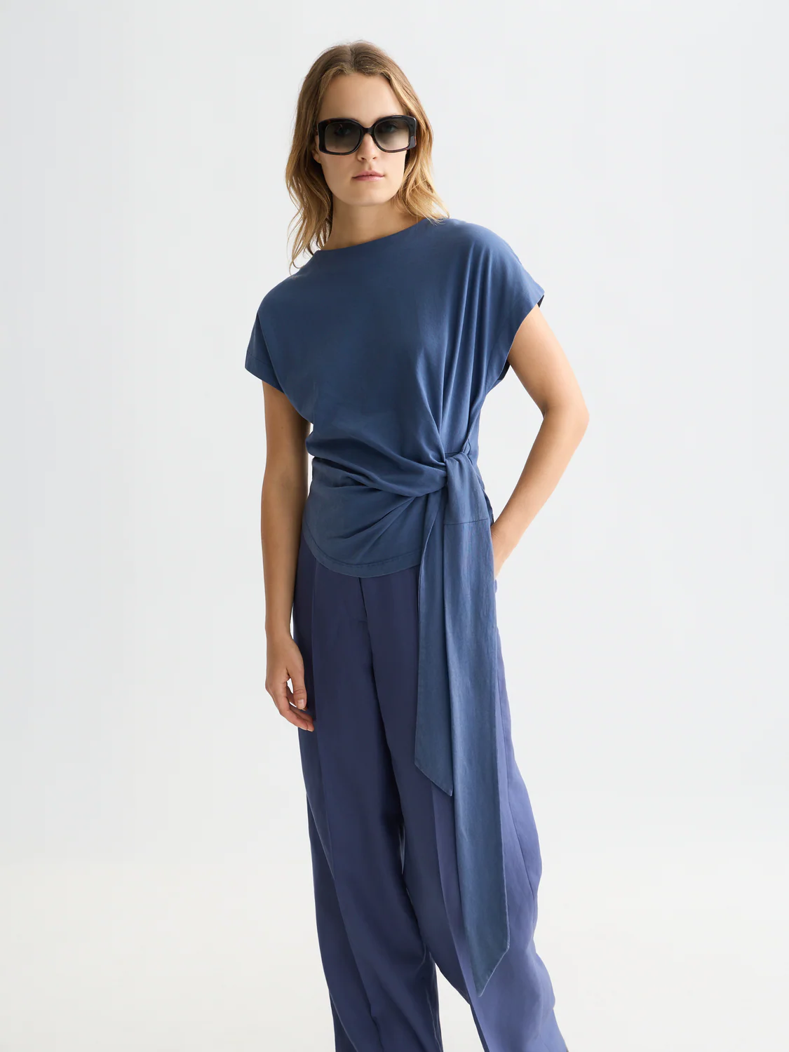 Knotted slash neck T-shirt