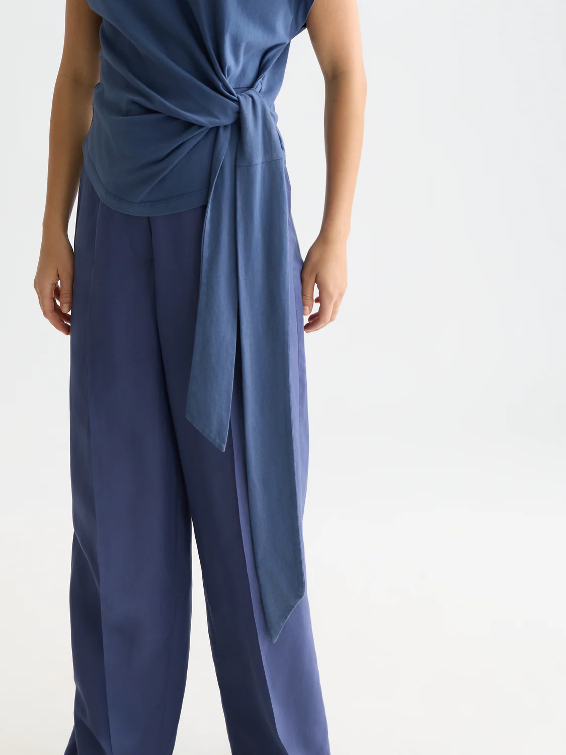 Knotted slash neck T-shirt - Image 3