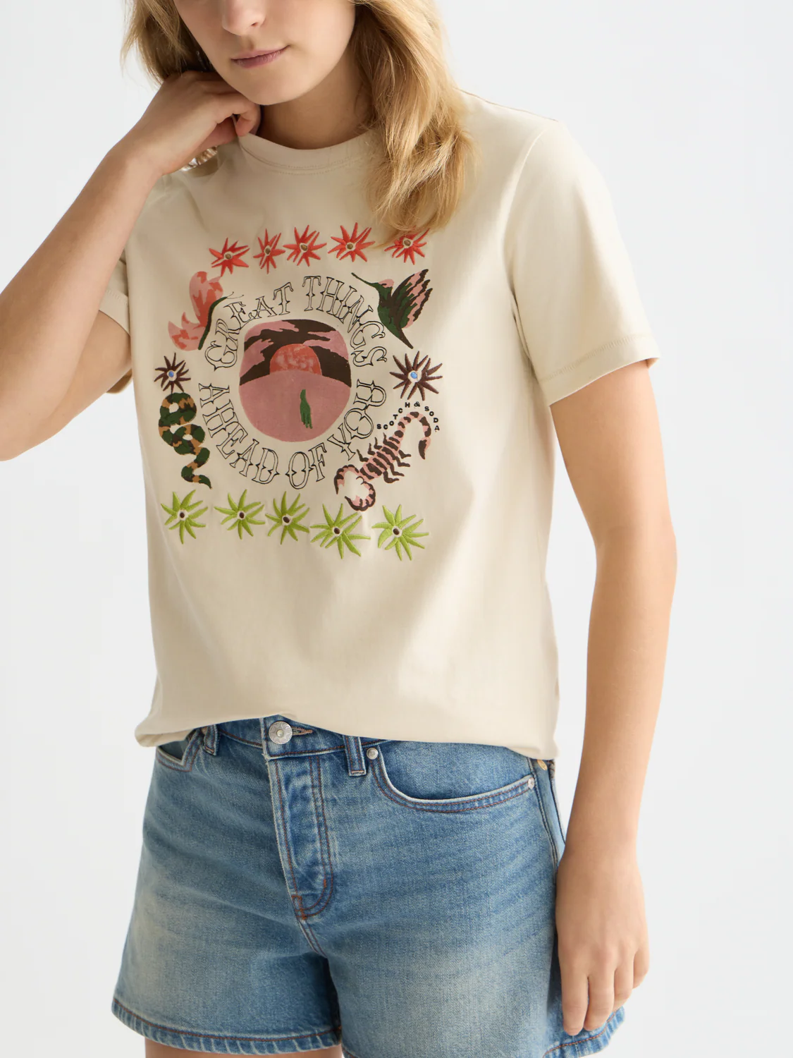 Embroidered artwork T-shirt - Image 3
