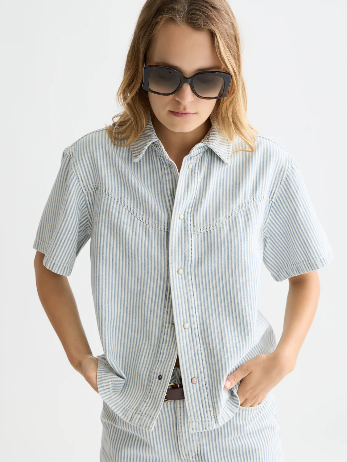 Short sleeve denim shirt - Image 3