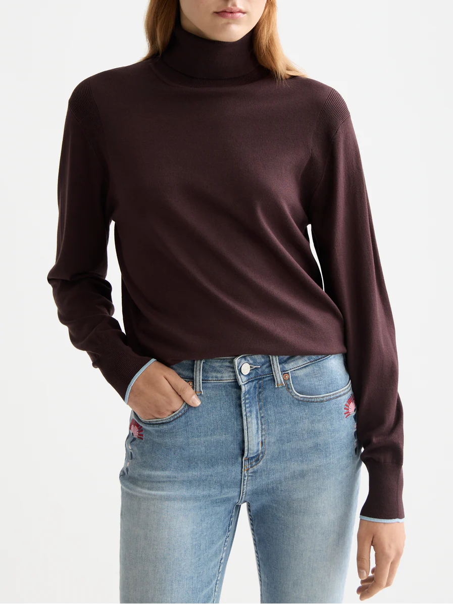 Relaxed roll neck pullover