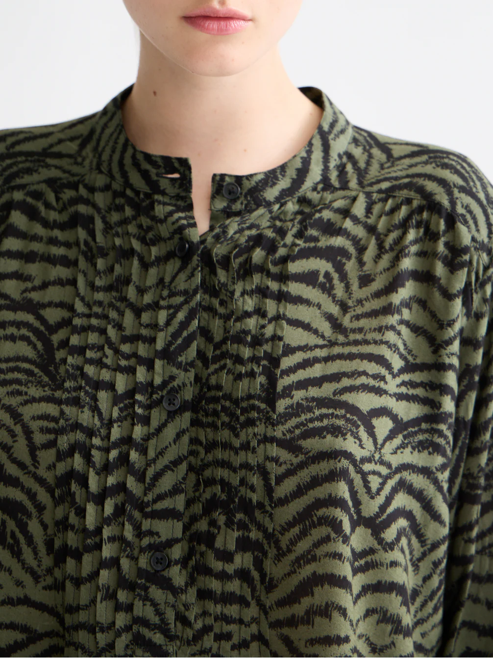 Printed pintuck shirt - Image 10