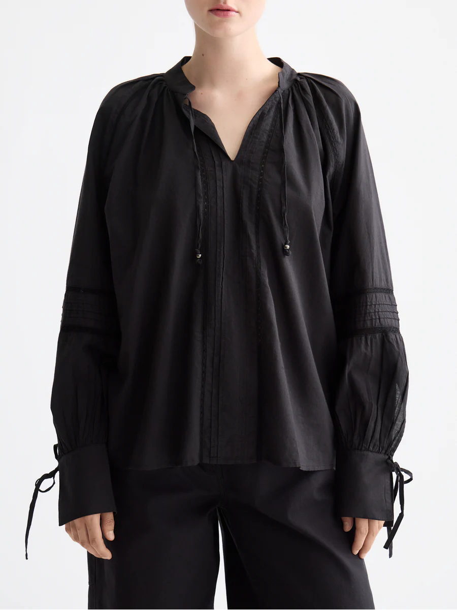 Blouse with lace and ties