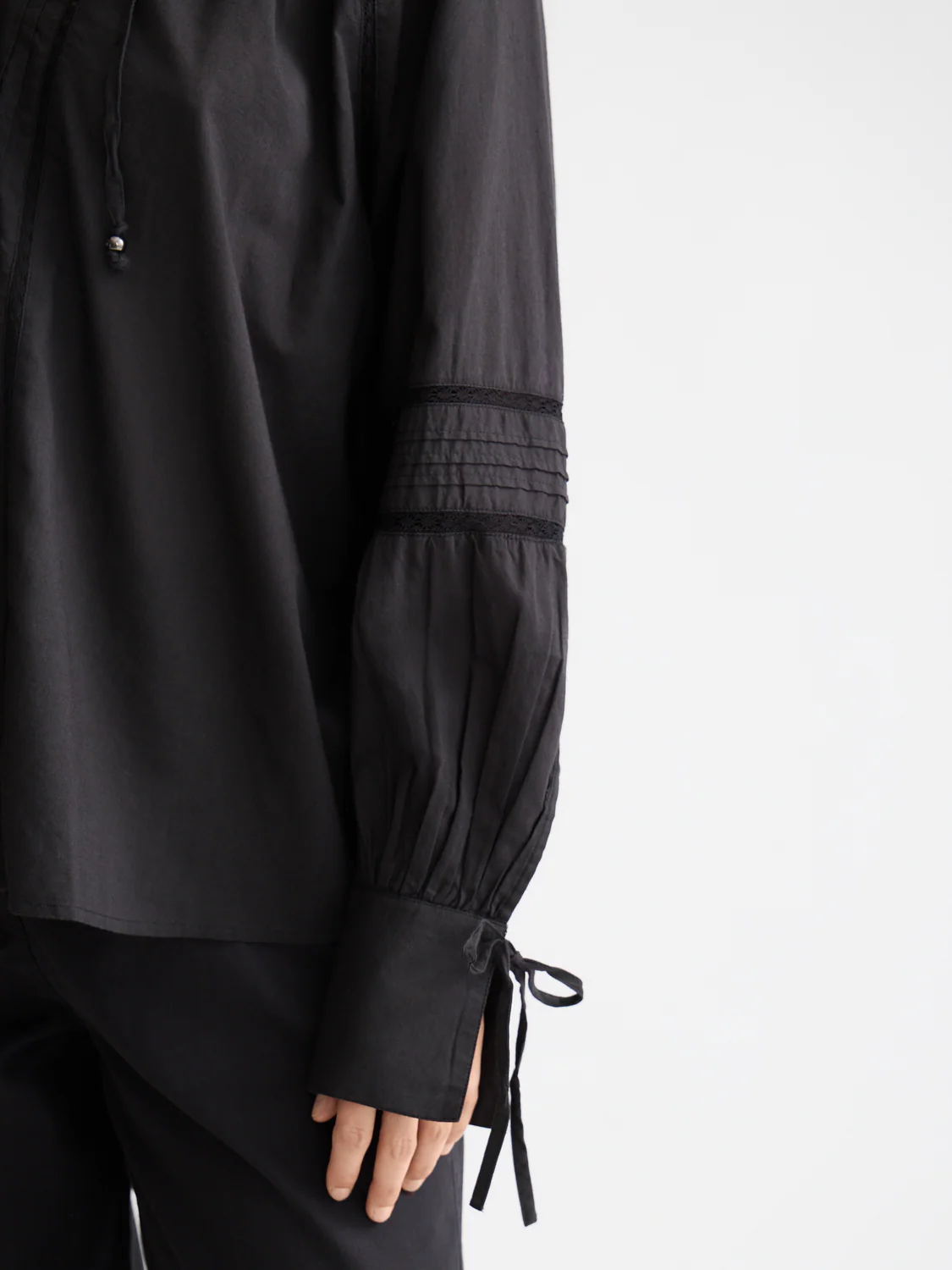 Blouse with lace and ties - Image 3