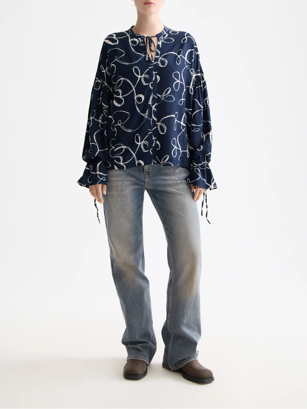 Easy top with draw string cuffs - Image 9
