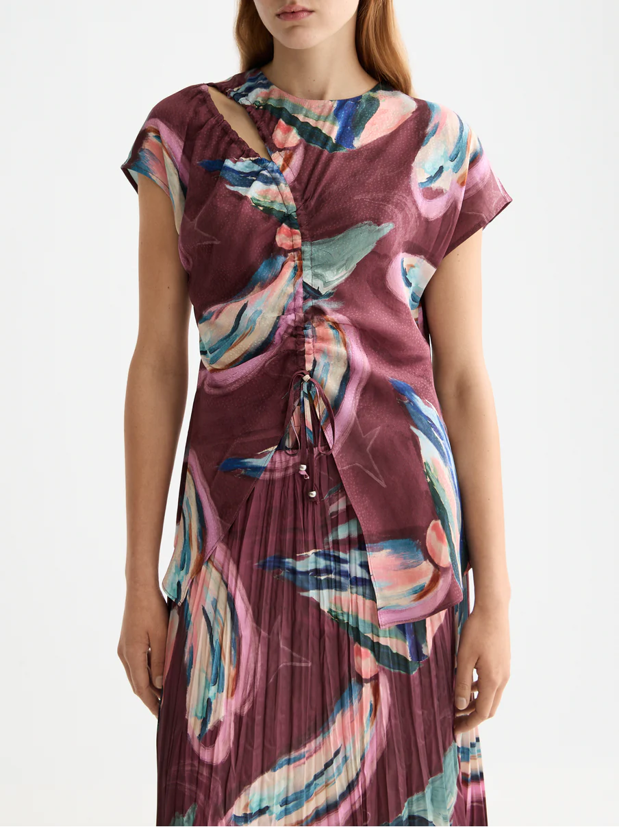 Draw string keyhole top