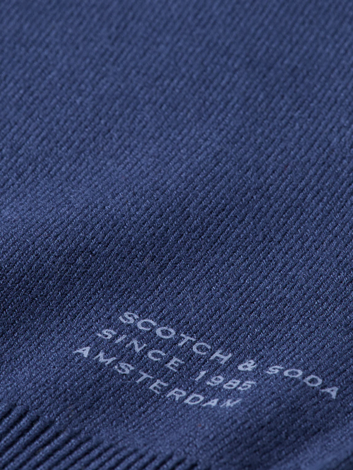 V-neck relaxed pullover - Image 7