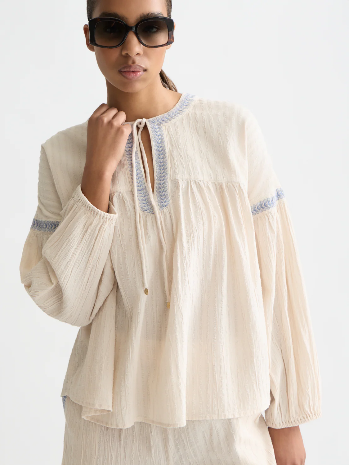Cotton crepe blouse with embroidered details - Image 3