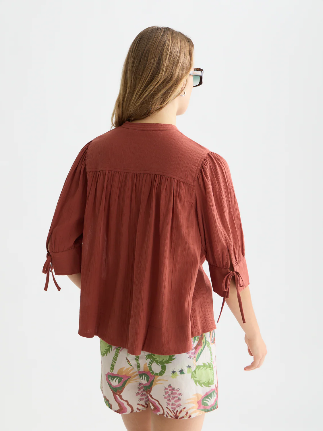 Relaxed blouse with gathers - Image 4