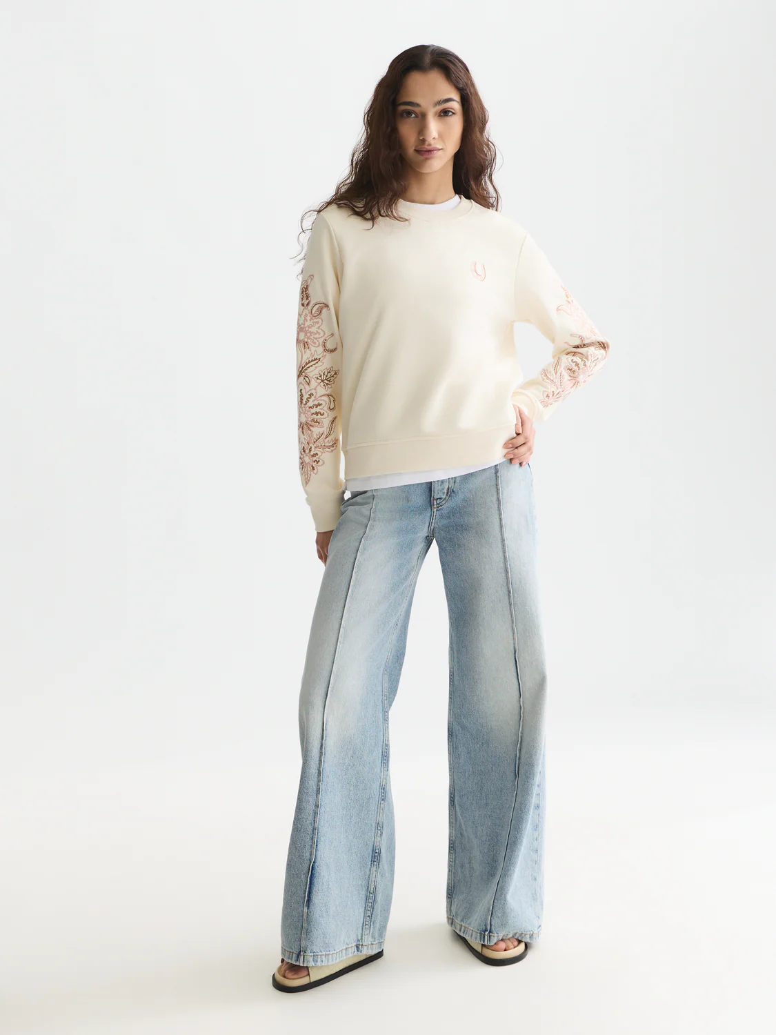 Embroidered sweatshirt - Image 9