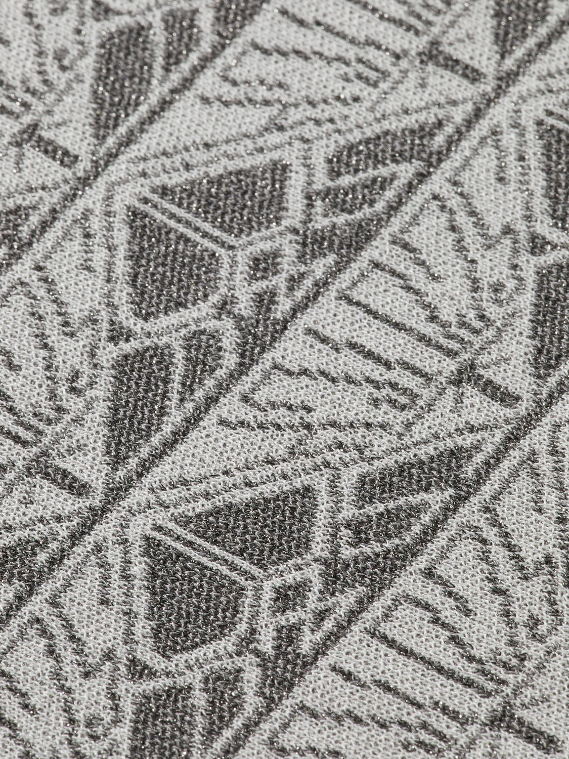 Jacquard knitted triangle scarf - Image 3