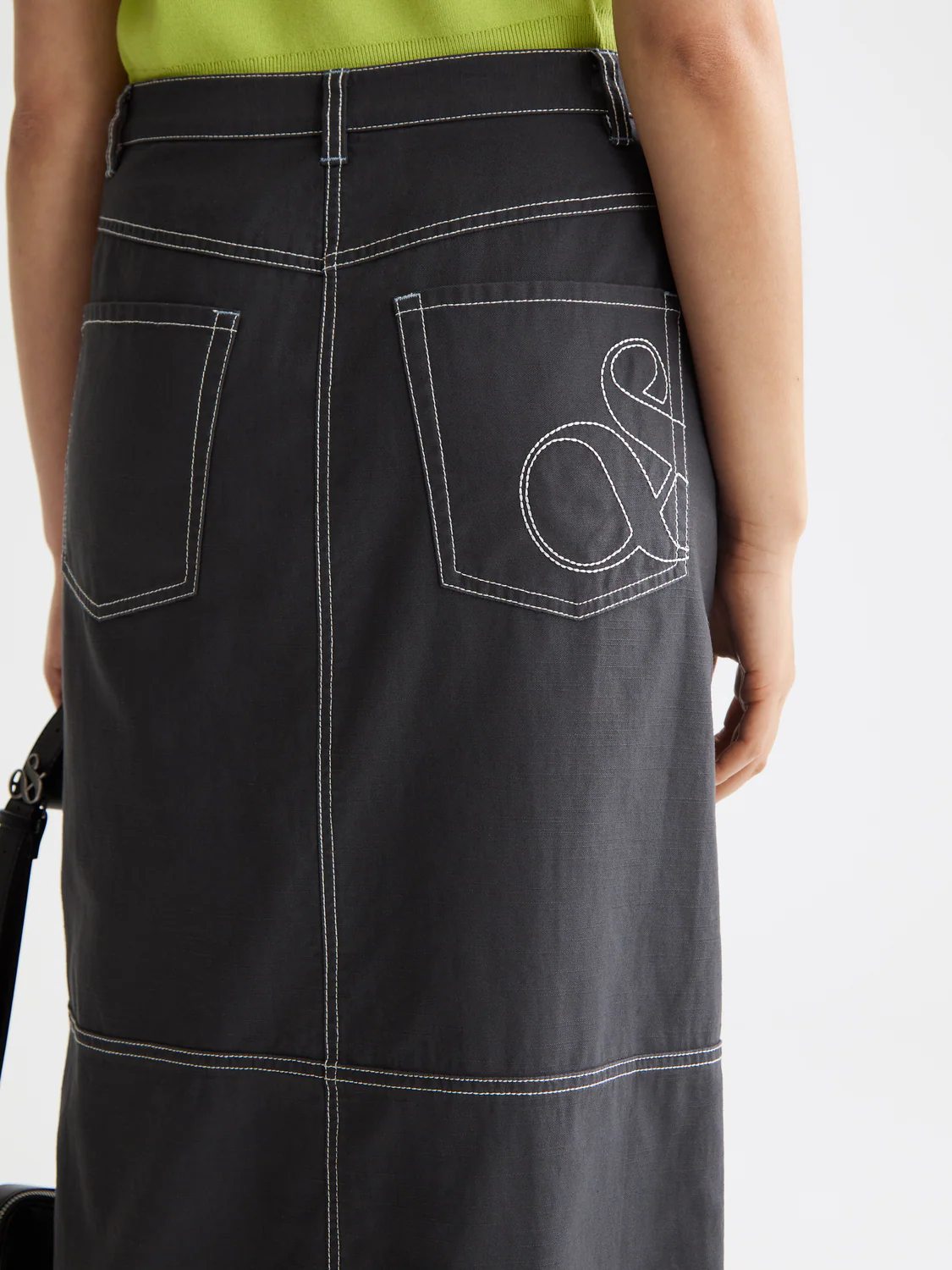 Workwear midi skirt with front slit - Image 3