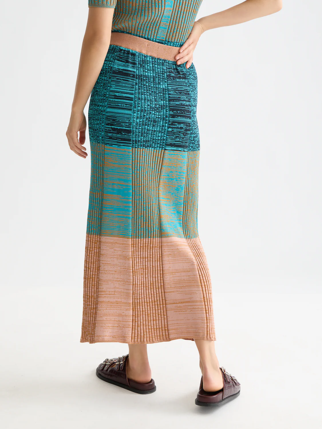 Maxi ribbed knitted skirt - Image 3