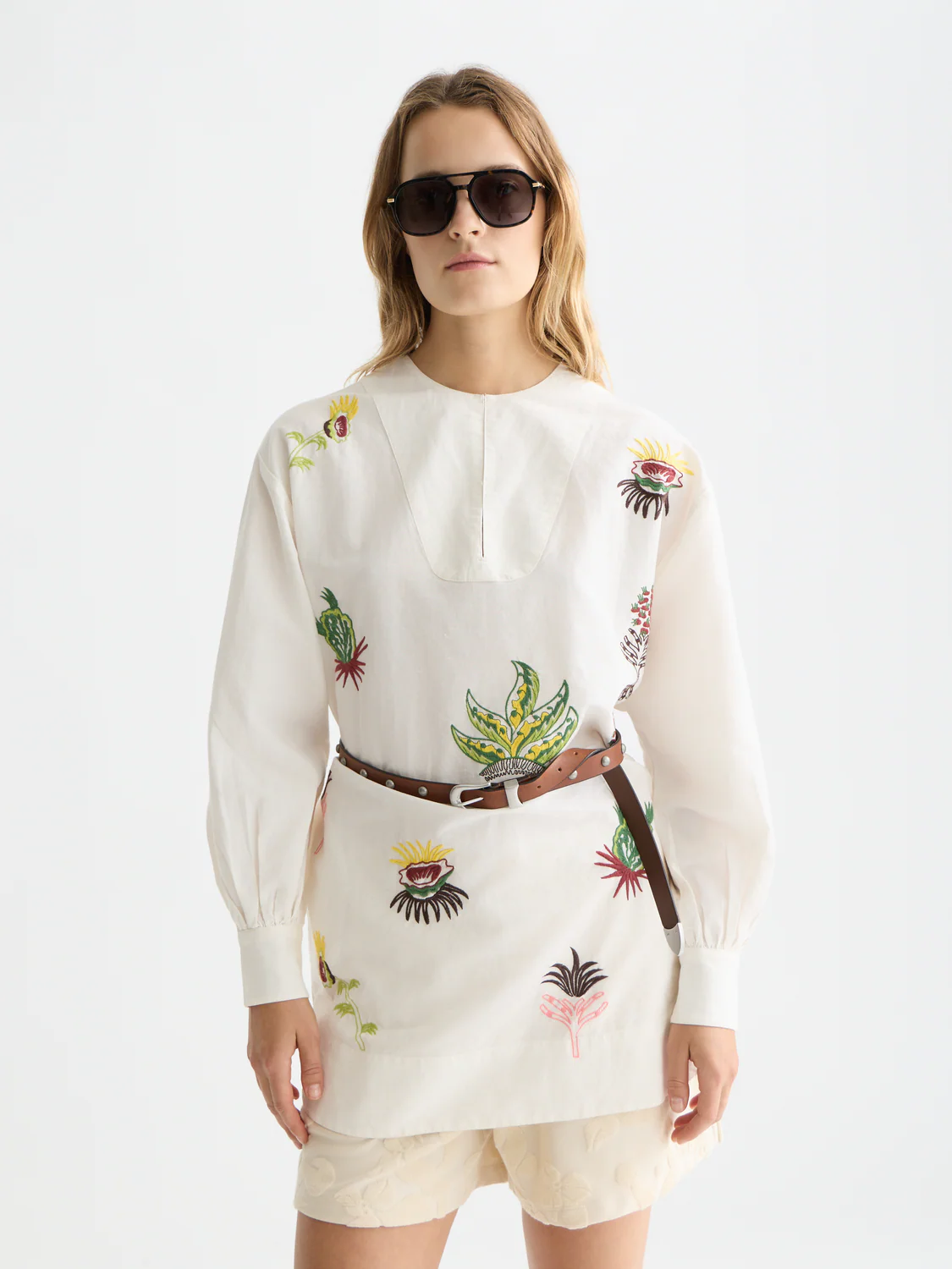 Embroidered short bib dress - Image 2