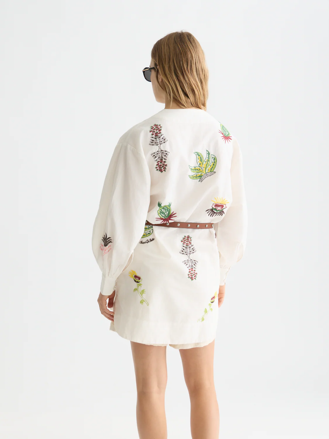 Embroidered short bib dress - Image 4
