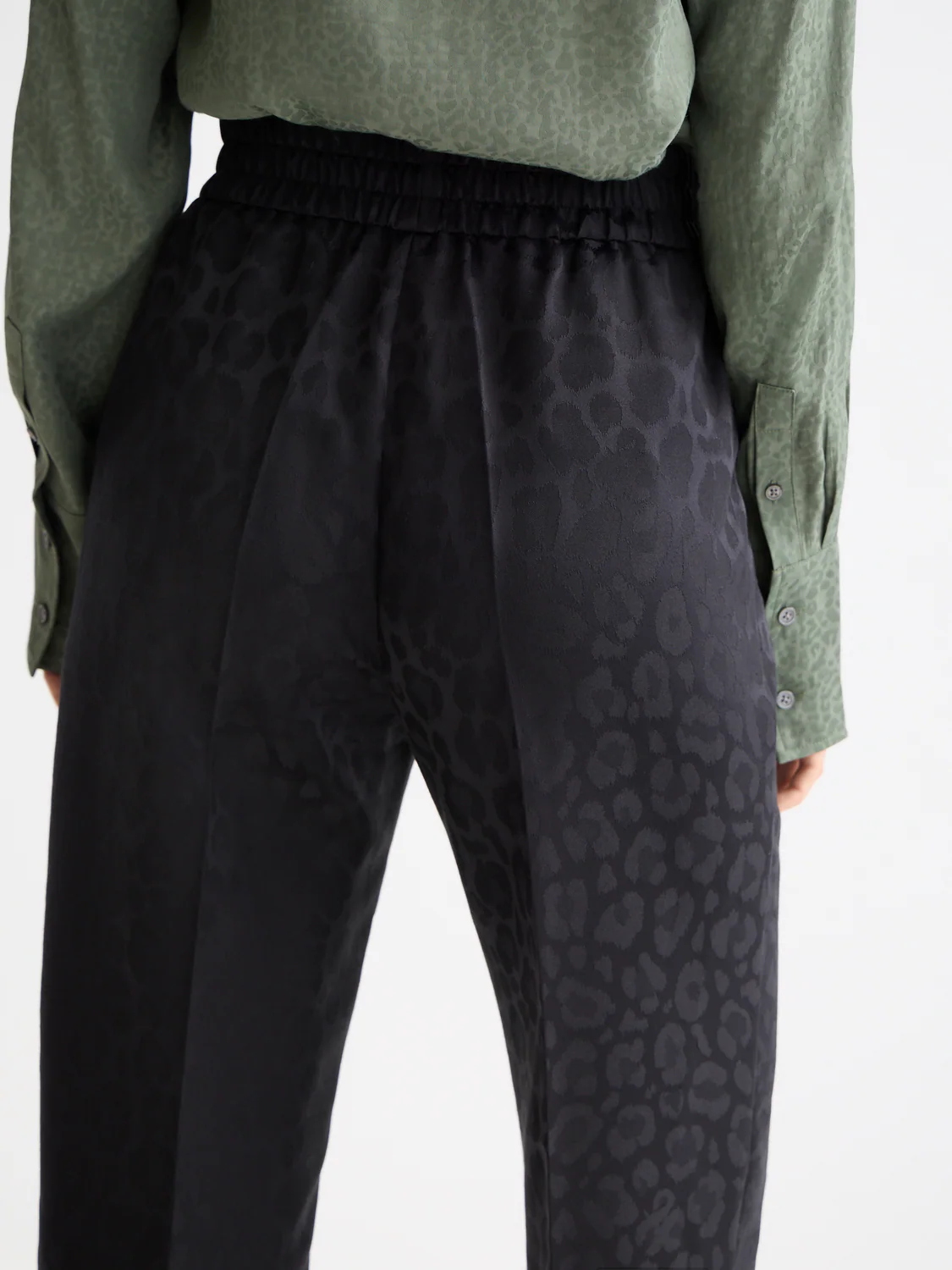 Maia mid rise tapered leg jacquard pant - Image 3