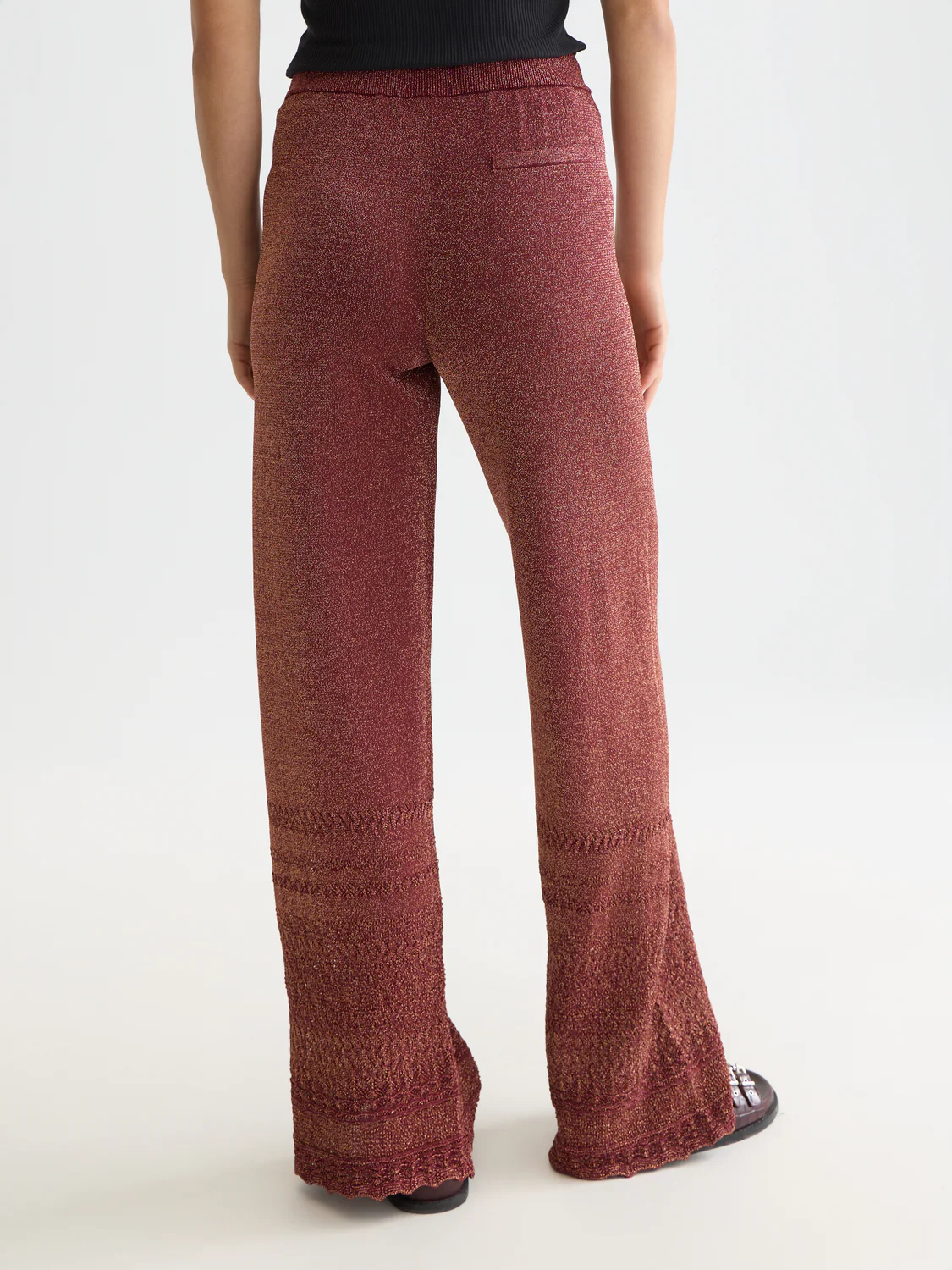 Metallic pointelle knitted trousers - Image 4