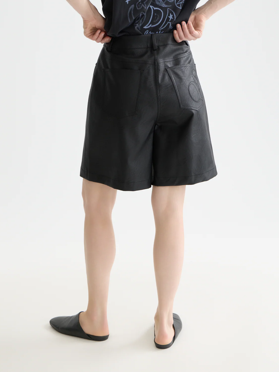 High rise faux leather short - Image 4