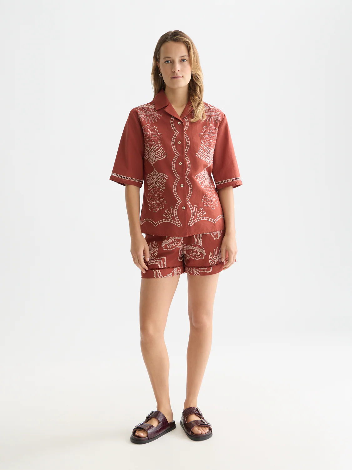 Embroidered linen blend shorts