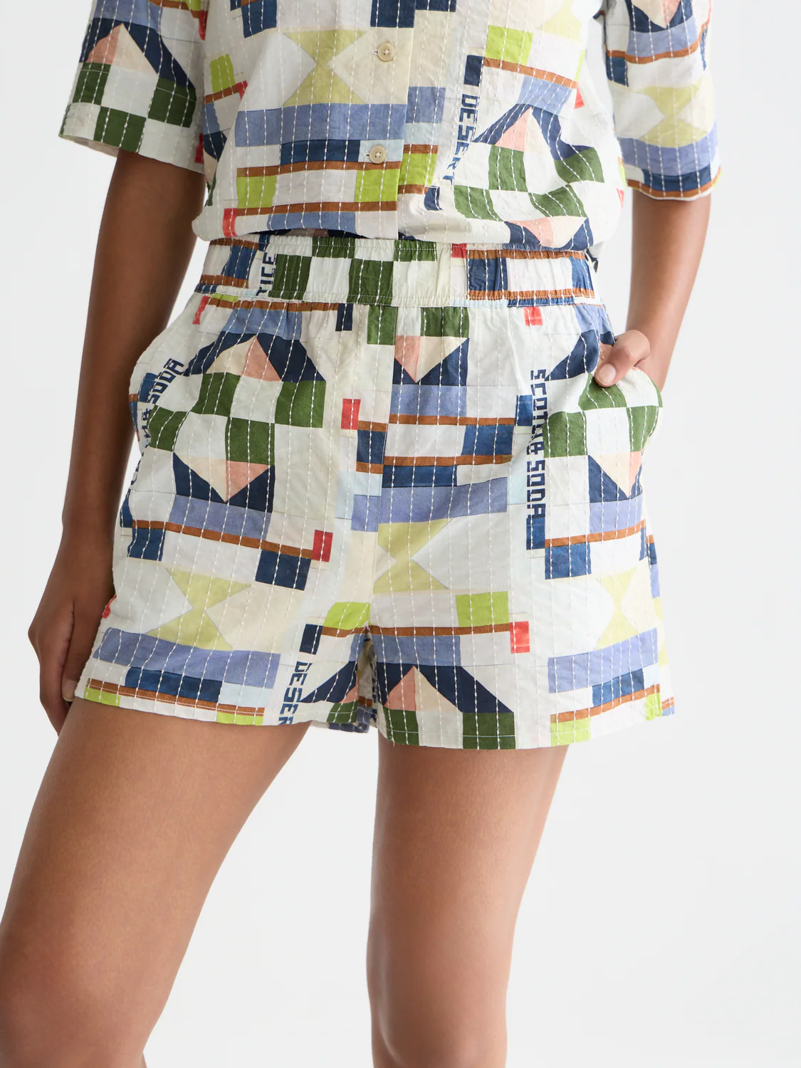 Printed and stich-embroidered shorts - Image 3
